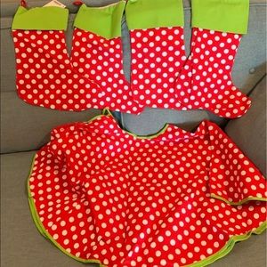4 stockings and 1 tree skirt
All are new with tags